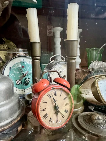 Reloj Despertador Vintage de Campanas Gemelas - Color Rojo Coral/Naranja - Esfera Crema con Números Romanos