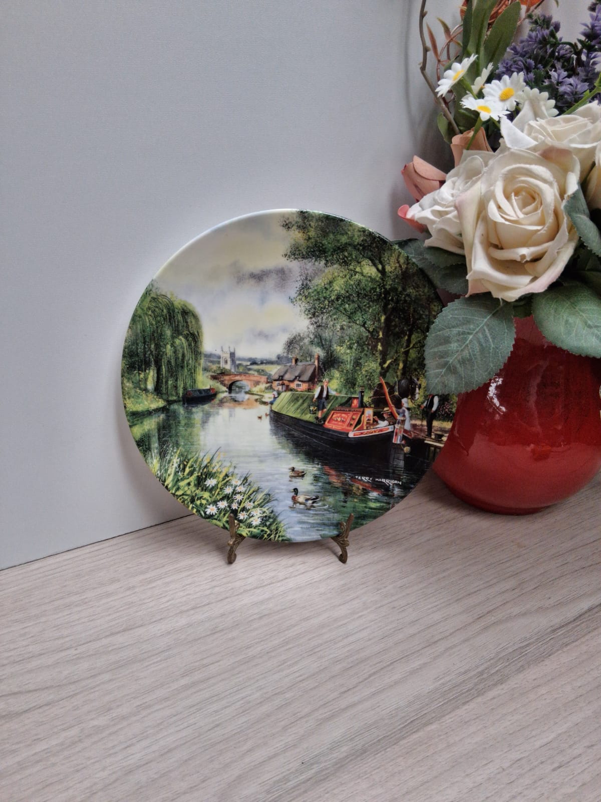 🛶 Plato Decorativo de Paisaje - Bote en el Canal y Puente de Piedra - Firmado Henry Harrison - Imagen 5