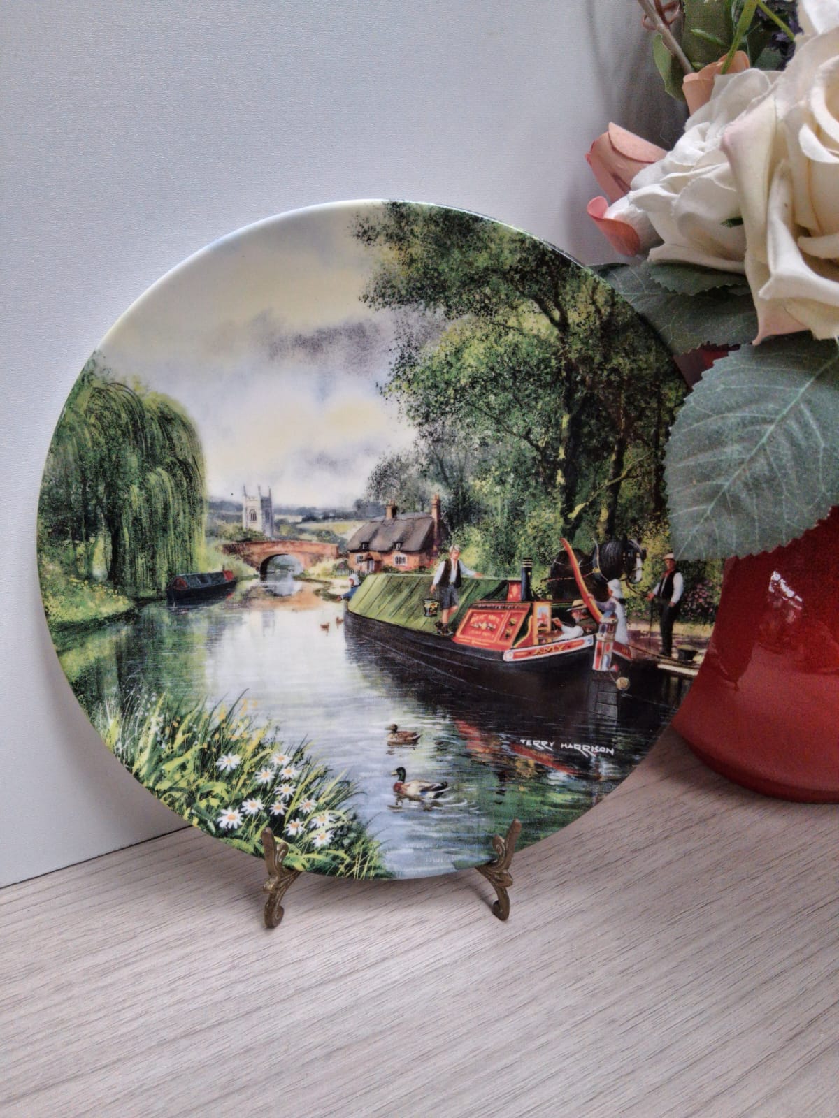 🛶 Plato Decorativo de Paisaje - Bote en el Canal y Puente de Piedra - Firmado Henry Harrison - Imagen 4