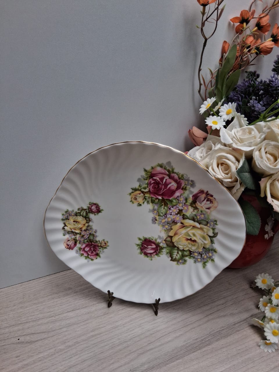 🌹 Plato/Bandeja Ovalada Royal Vale - Diseño de Rosas y Borde Ondulado - Imagen 5