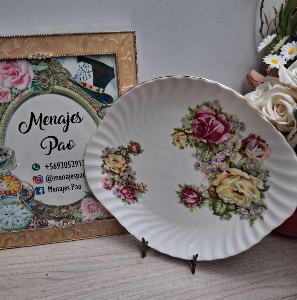 🌹 Plato/Bandeja Ovalada Royal Vale - Diseño de Rosas y Borde Ondulado
