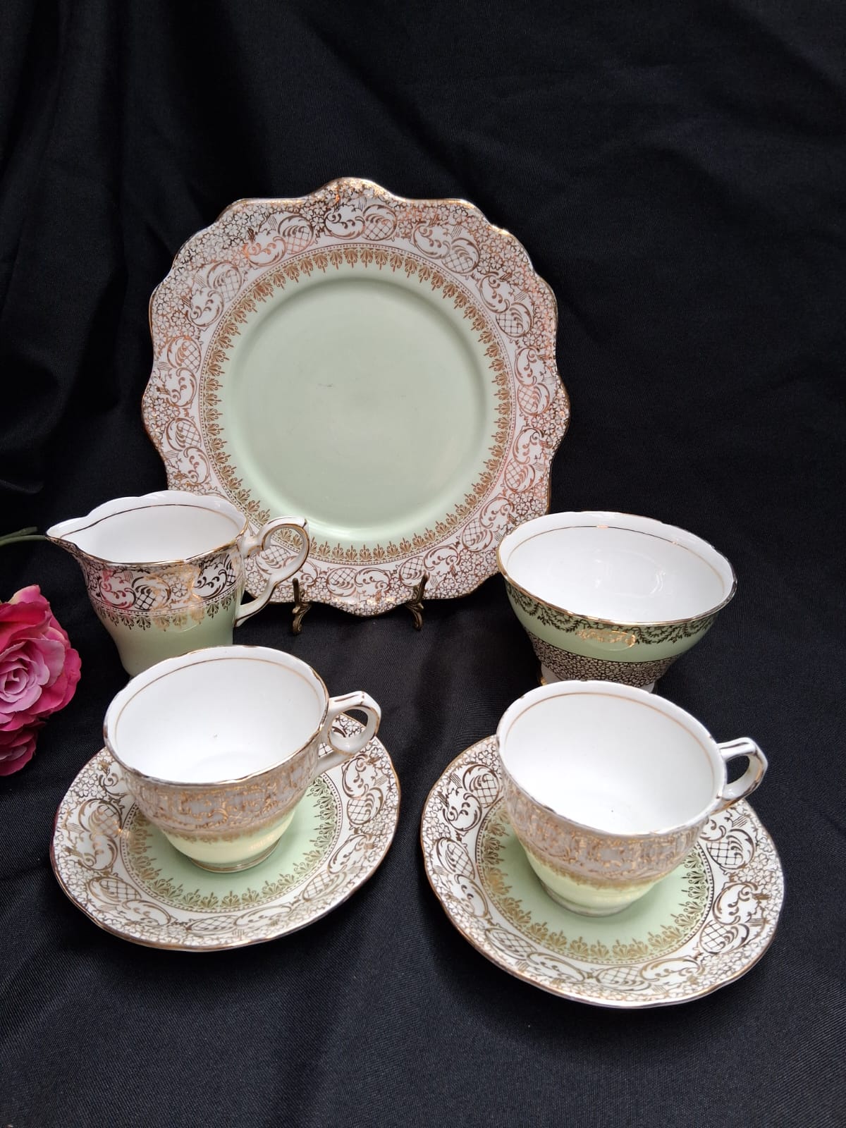 Exquisito Juego de Té Vintage de Porcelana Verde Menta y Filigrana Dorada