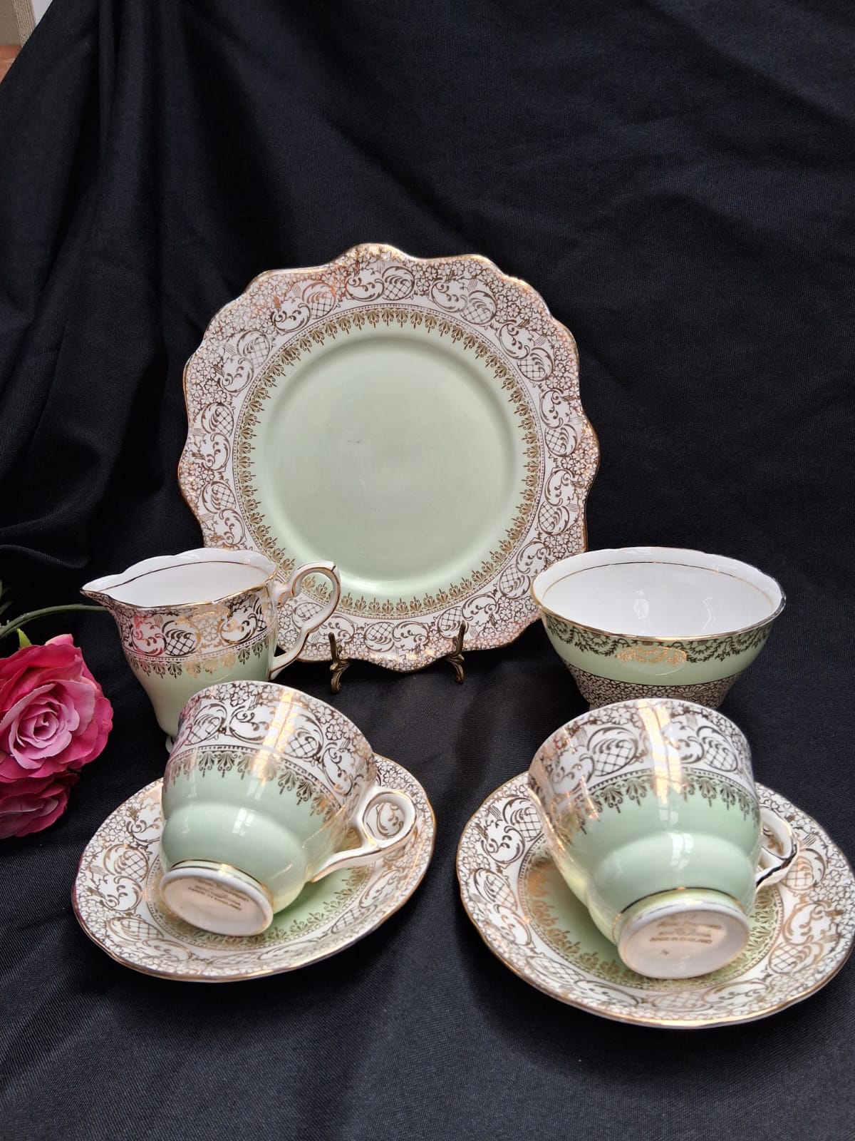 Exquisito Juego de Té Vintage de Porcelana Verde Menta y Filigrana Dorada - Imagen 4